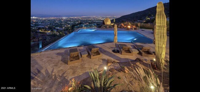 6010 E Cholla Ln