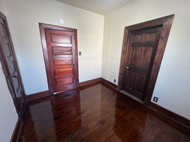 Photo - 17 S Crawford St