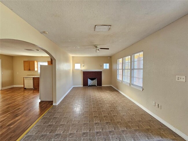 Photo - 2319 E Magnolia St