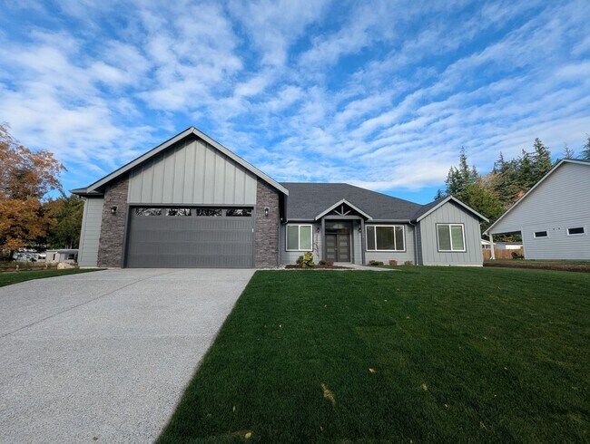 Photo - Contemporary 4 Bedroom Oasis on Quiet Dead...
