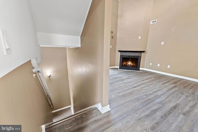 Photo - 1512 Roberts Way