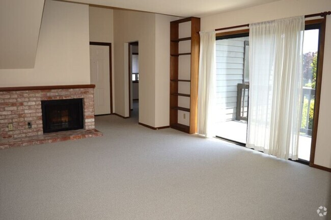 Building Photo - Townhouse Style Condo With Community Pool ...
