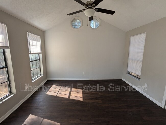 Photo - 209 School House Rd