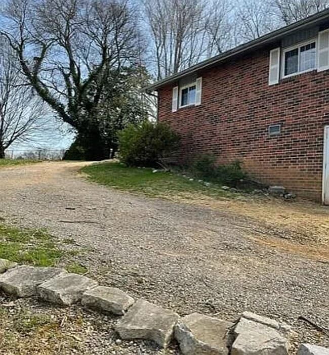 Photo - Knoxville 37930 - 3 bedroom, 1 bath home -...