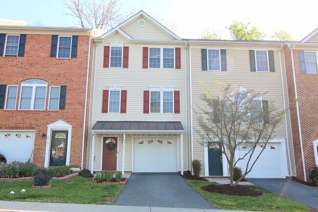 Building Photo - Large townhome with garage for rent in Taylor Springs!