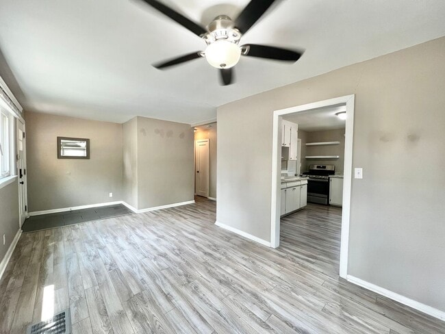 Photo - 704 Welch Ave