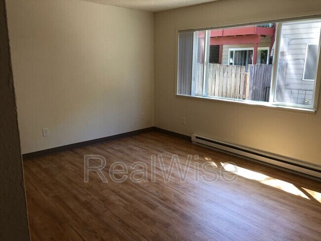 Photo - 13437 SE Stark St