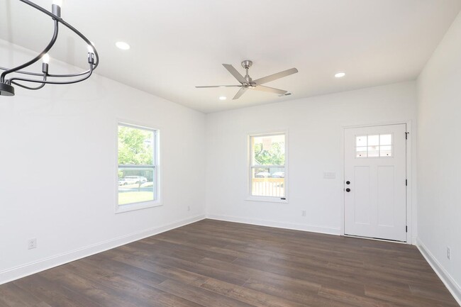 Photo - 19501 S Hill St