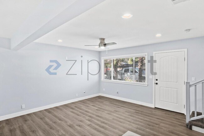 Unit Apt 2