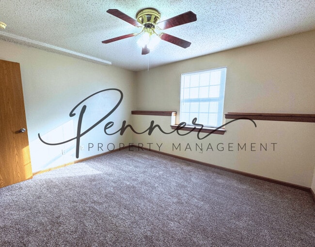 Photo - 132 N Crest Dr