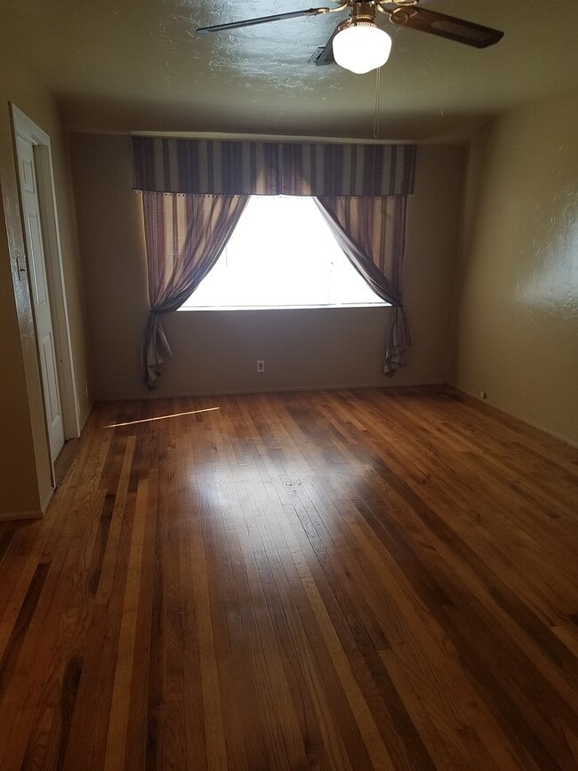 Photo - 230 D Ave