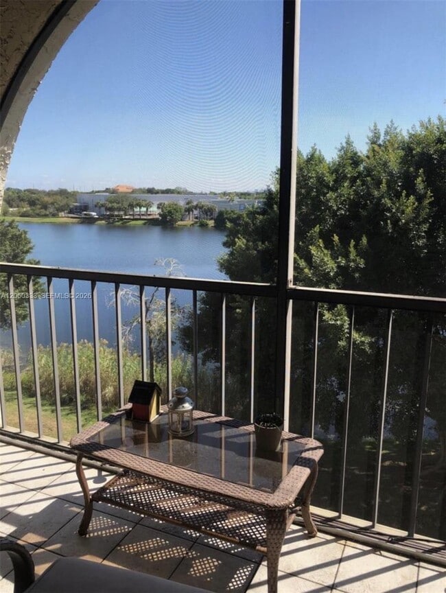 Building Photo - 3300 Spanish Moss Terrace Unit 412