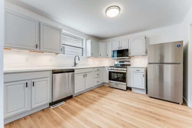 Building Photo - 2112 Gould Ave