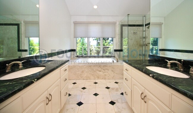 Photo - 309 Crown Rd