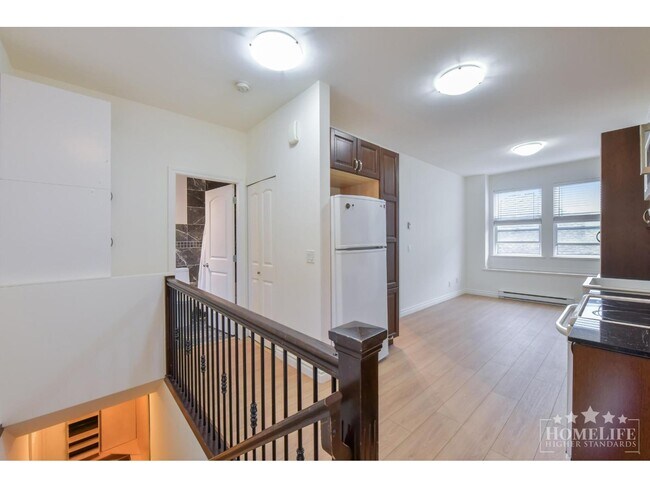 Photo - 6983-6192 192 St