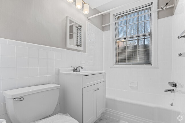 1 habitación, 1 baño - 490 pies cuadrados - Baño - 1441 Harvard Street Apartments