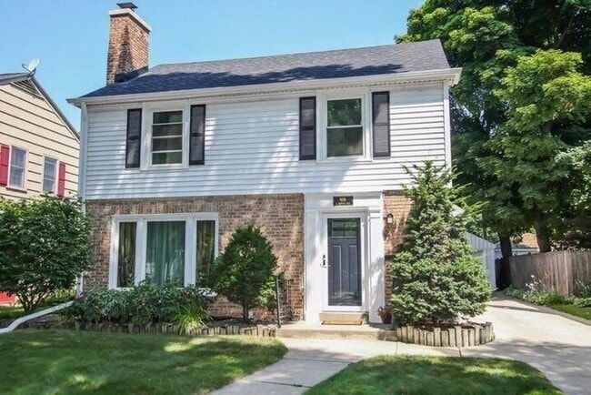 Building Photo - 908 E Hampton Rd