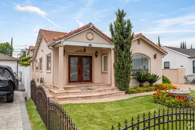 Primario - 4937 Hesperia Ave