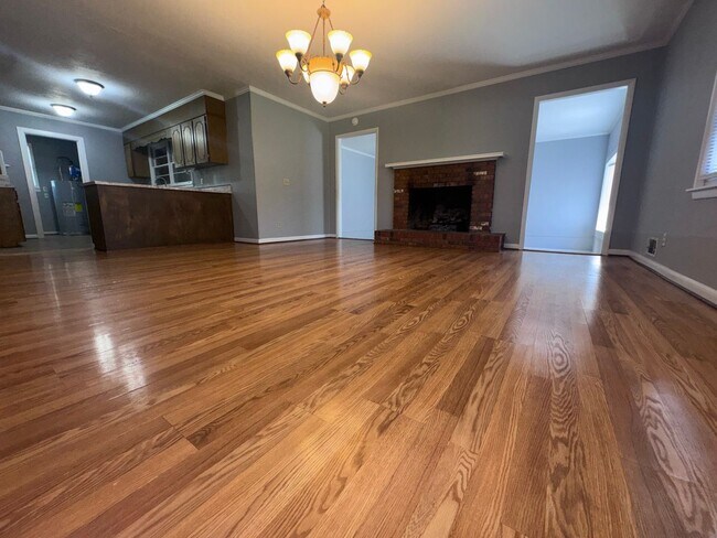 Photo - 302 11th St NE