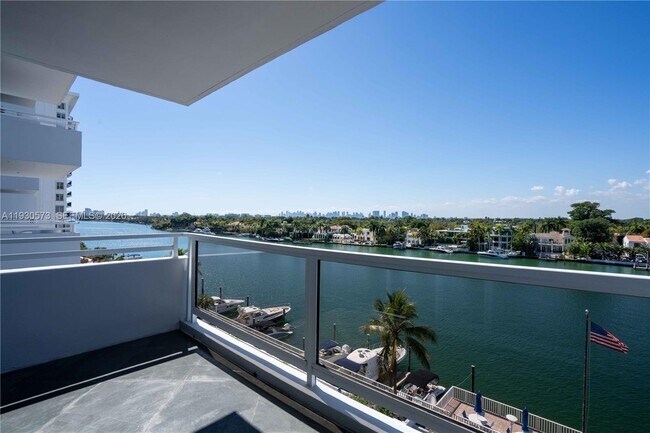 Photo - 5700 Collins Ave Unidad 6H