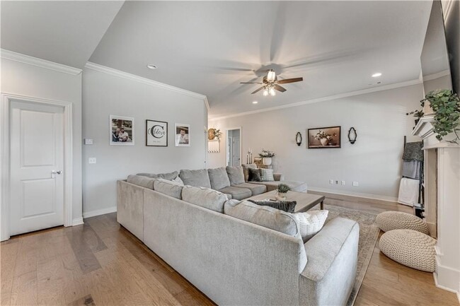 Photo - 421 Romano Ave
