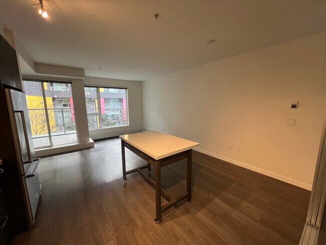 Photo - 302-384 E 1st Avenue Unité 302