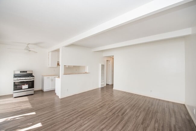 Building Photo - CALIFORNIA/LINCOLN Unit 407 Lincoln