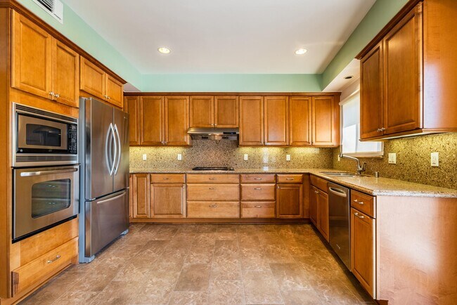 Photo - 10996 Wellworth Ave Unit 4