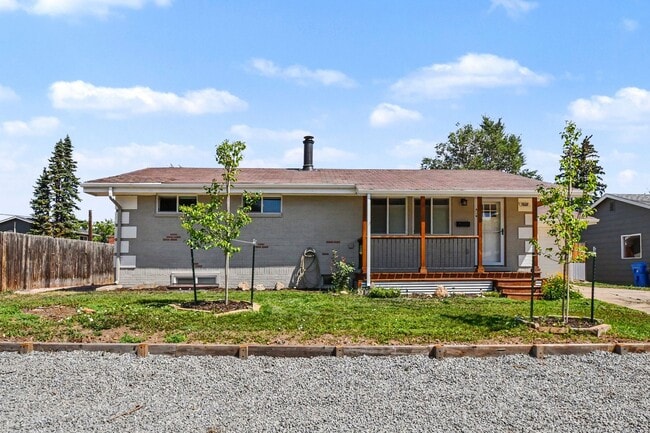 Building Photo - Updated 5 Bed House w/ Central AC & Fenced Backyard