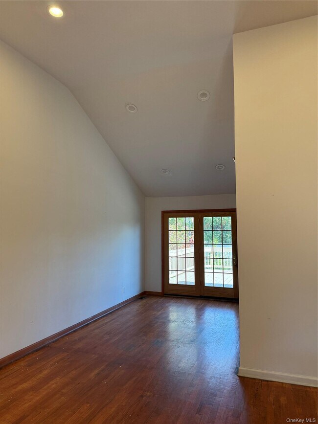 Photo - 11 Syosset Cir