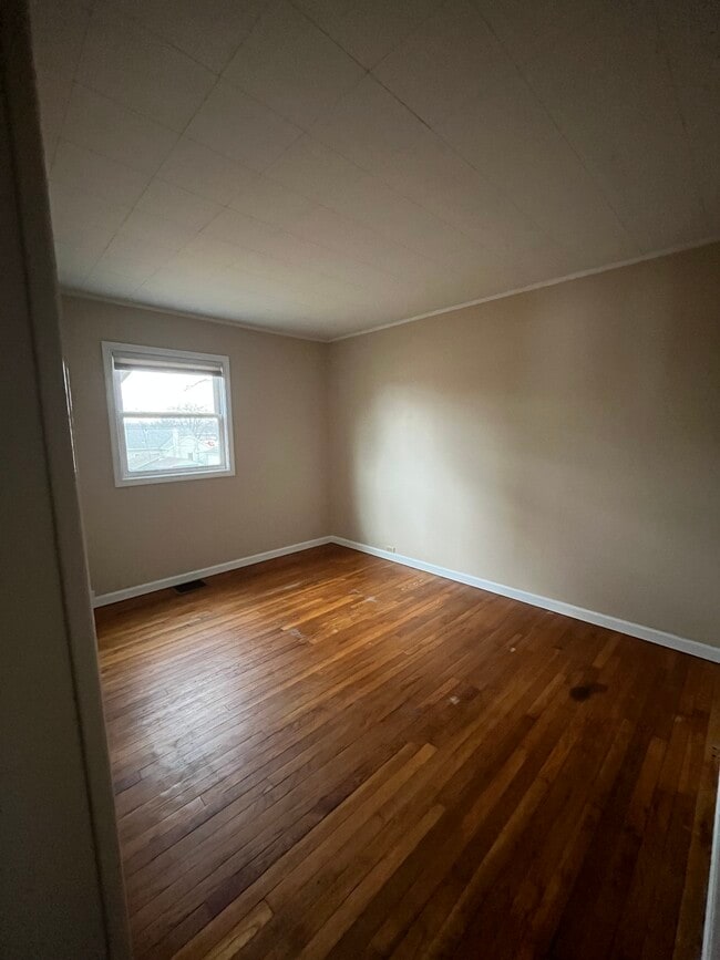 Photo - 2220 Roselawn Ave