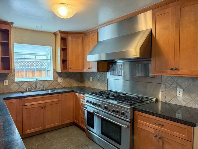 1608 Ronald Ct