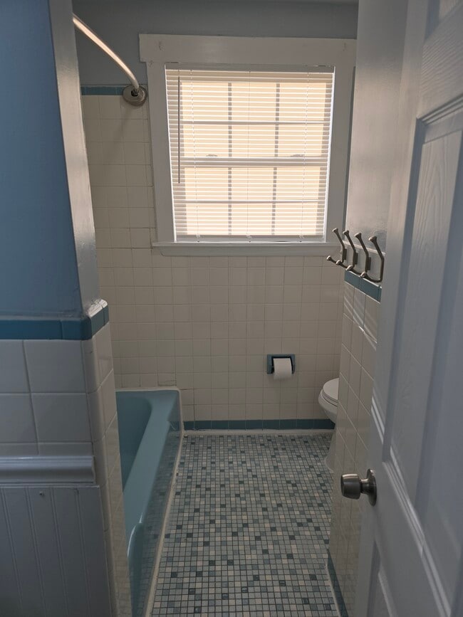 Photo - 1932 Magellan Ave Unit Apt B