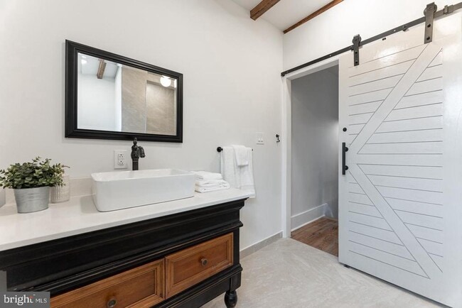 Building Photo - 1906 N Lawrence St