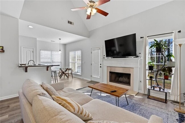 Photo - 293 Jordan St SE