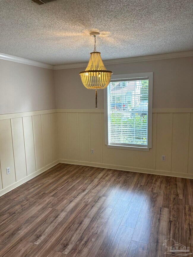 Photo - 3111 Leesburg Square
