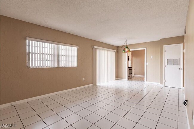 Photo - 4923 Vincennes Ct Unit 3