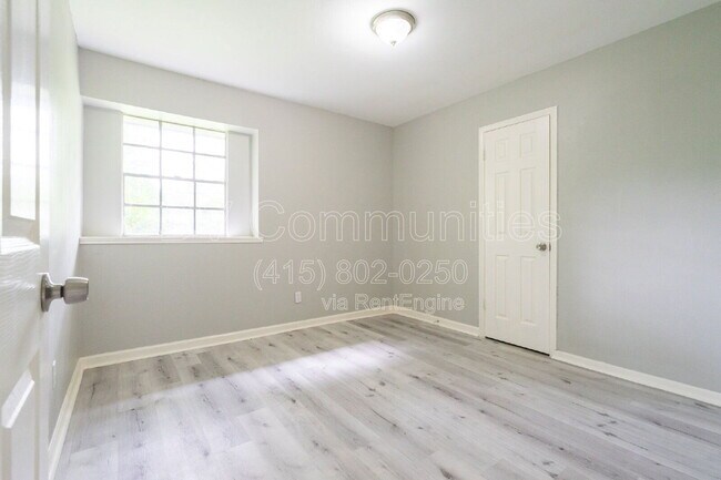 Photo - 9196 White Oak Dr