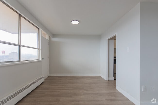 1BR, 1BA - 850SF - Dining Room - Centennial Towers