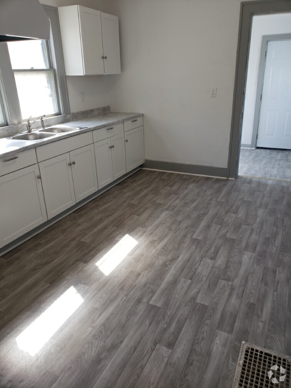 Building Photo - 362 E Hill St Rental