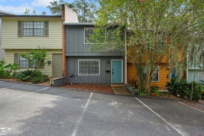 Building Photo - 242 Lake Ella Dr