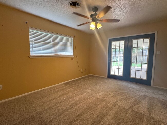 Photo - 312 NW Compass Dr