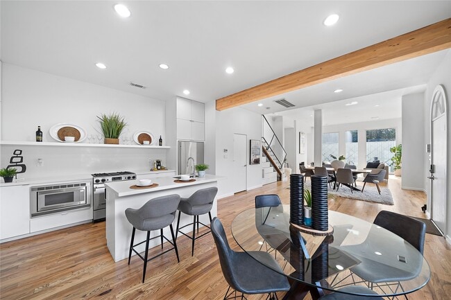 Building Photo - 2437 North Blvd