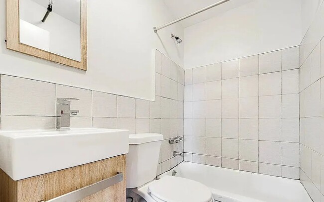 915 Sterling Pl Unit 3