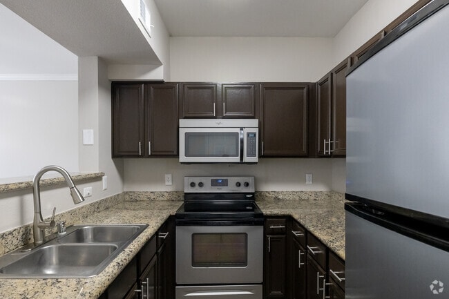 1BR, 1BA - 724SF - Kitchen - Stone Creek at Old Farm Apartments