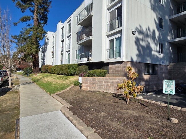 Remodeled Top Floor Condo, Gated Complex, ... - Remodeled Top Floor Condo, Gated Complex, ...