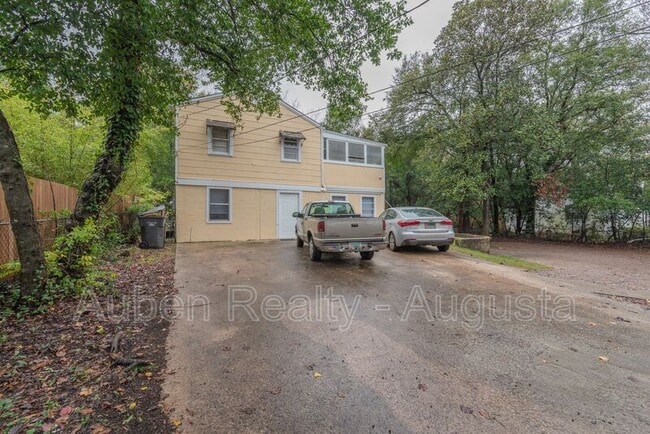 Building Photo - 1547 Heath St Rental