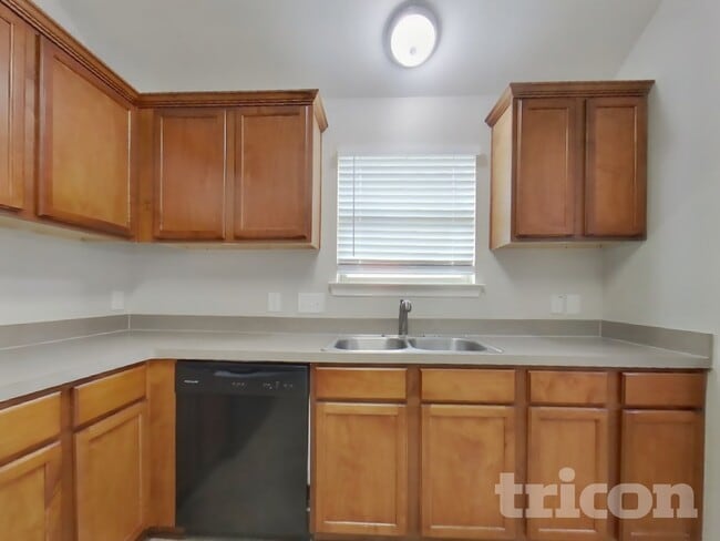 Photo - 110 N Golden Oak Dr