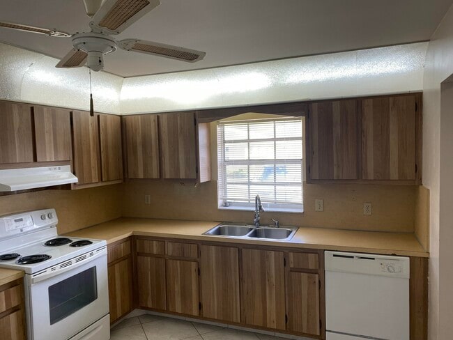 Photo - 442 Franconia Cir