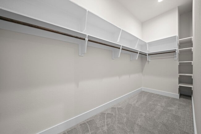 Building Photo - 4525 Davenport St Rental